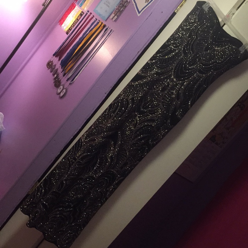 Black/gold sample strapless dress